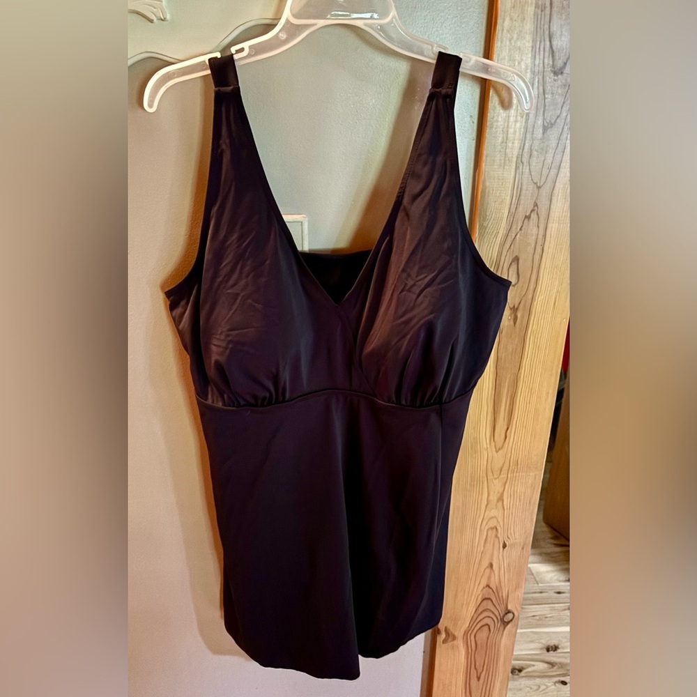 ⛱️Lands’ End One Piece Swimsuit Black Faux Wrap Skirt Size XXL Modest Coverage